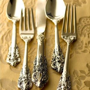 30 pieces 20th-Century Baroque Silver-Plated Flatware
